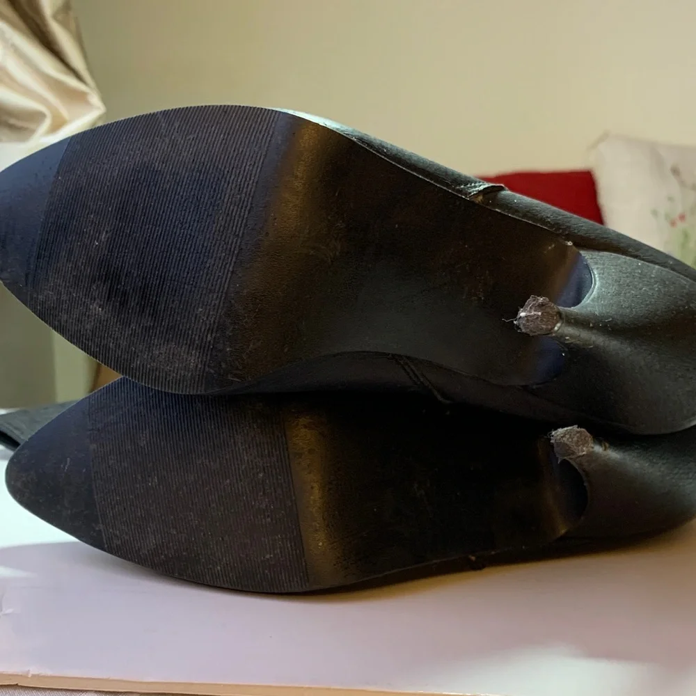 Pleaser sleek sophisticated